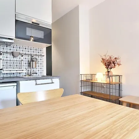 Lovely Renovated Studio - Apartment