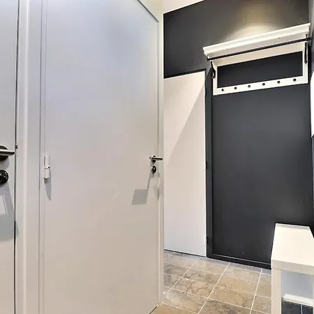 Apartment Lovely Renovated Studio -